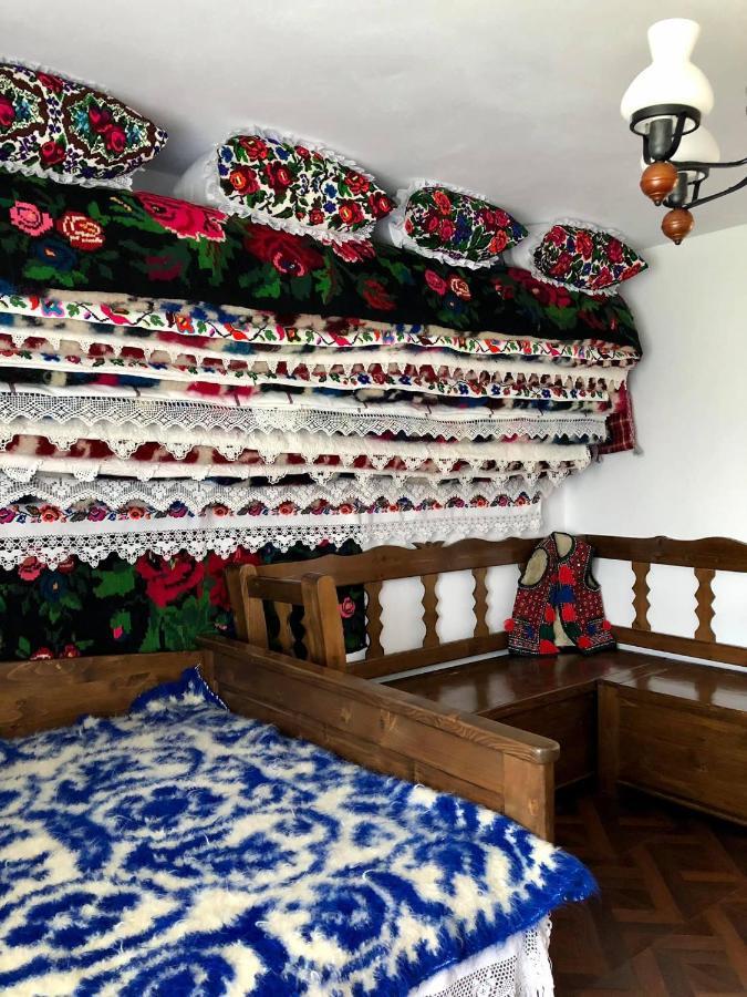 Conacul Lupilor Hotel Satu Sugatag Eksteriør billede