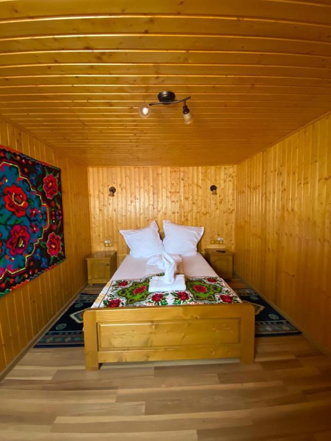 Conacul Lupilor Hotel Satu Sugatag Eksteriør billede