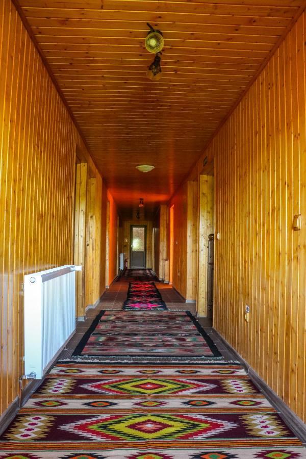 Conacul Lupilor Hotel Satu Sugatag Eksteriør billede